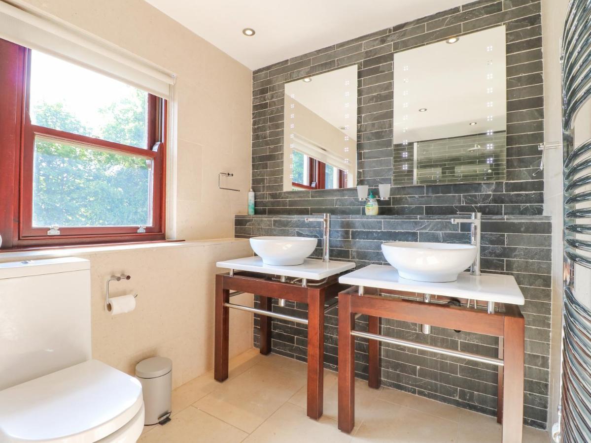 The Lillies Villa Great Rowsley Exterior photo
